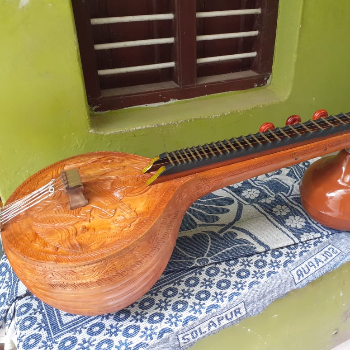 The Harmonious Journey of Anjali: Finding Solace with the Saraswati Ekanda Carving Veena