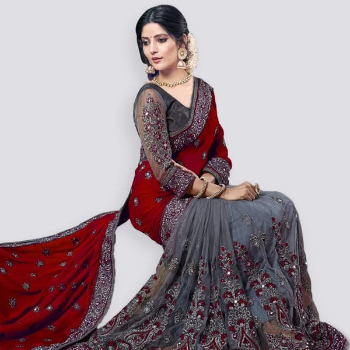 Embracing Elegance: How Monisha Found Confidence in the Perfect Saree