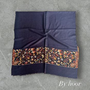 Embrace Elegance with Kani Border Stoles: A Tale of Tradition and Modern Style