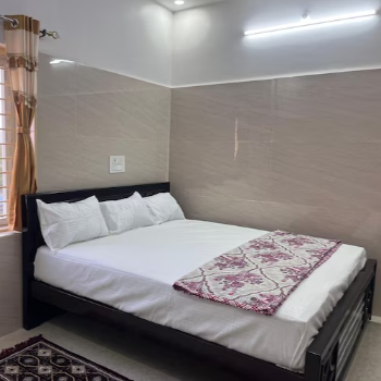 Experience Luxury and Comfort: The Ultimate Stay in Deluxe AC Rooms