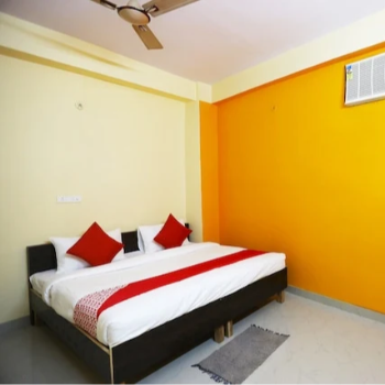 Finding Comfort and Convenience: The Story of Aditi's Stay at A Diamond Residency Guest House