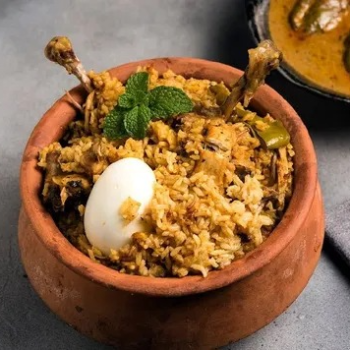 Taste Tradition: How Sunday Special Naatu Kozhi Briyani Solves Your Weekend Woes