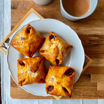 Savoring the Simplicity: How Egg Puffs Solve the Busy Professional's Snack Dilemma