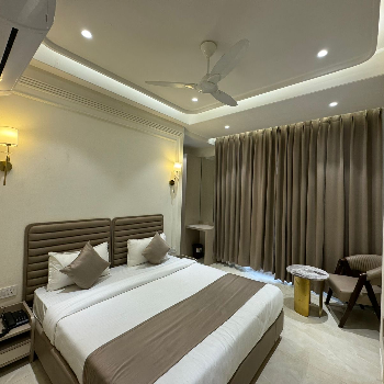 Discover Comfort and Convenience: The Ideal Stay at Fortune Inn's Deluxe Room