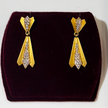 The Perfect Blend of Tradition and Modernity: Double Tie Earrings for the Modern Indian Woman