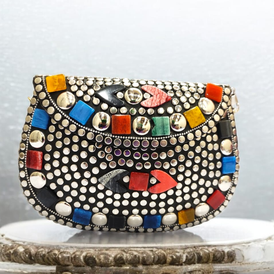 The Perfect Accessory: How Metal Clutch Bags Transform Every Occasion