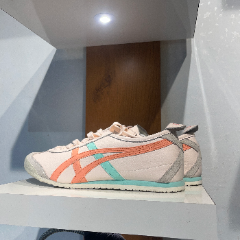 Step into Comfort and Confidence: The Ultimate Sneaker Experience | SNEAKER HUB