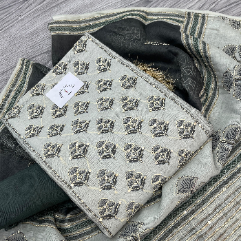 Transforming Traditions: How Unstitched Suits Empowered Anita’s Fashion Journey | TANEJA CLOTH HOUSE