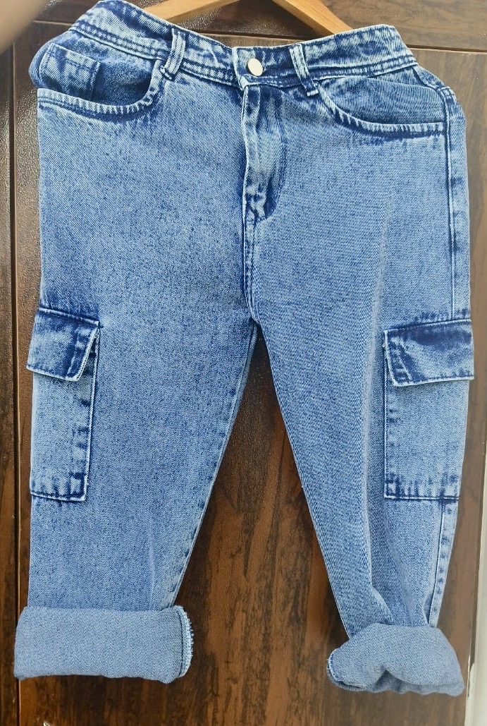 Rediscover Comfort and Style with 6-Pocket Baggy Jeans