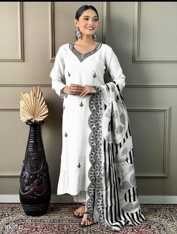 Embrace Elegance: How Shalini Found Confidence in an Off-White Suit | MUSTFA