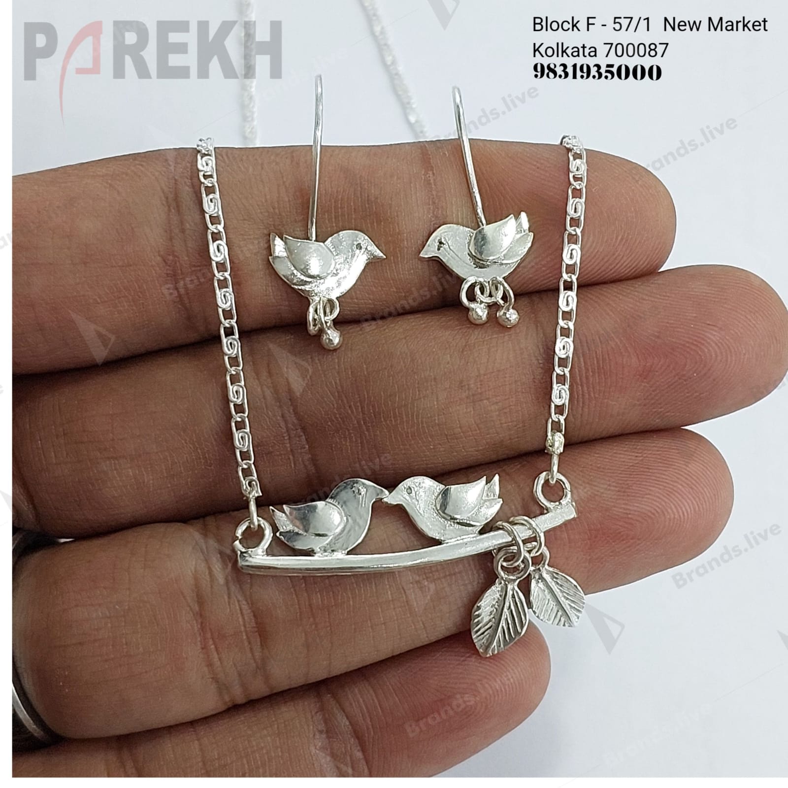 Embrace Elegance: Transform Your Look with Parekh Jewels’ Neck Piece and Earrings