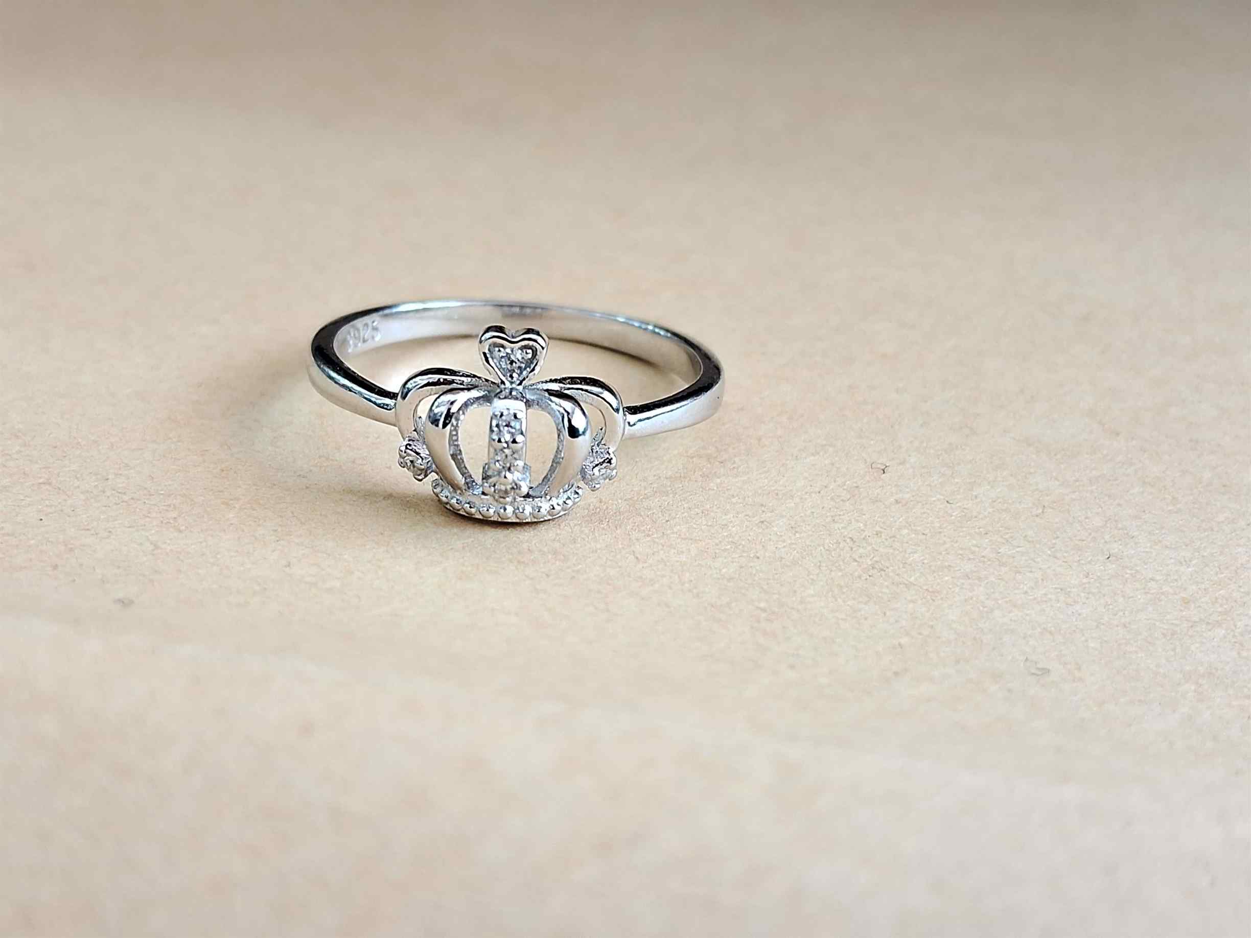 The Silver Crown: A Jewel for the Modern Indian Woman