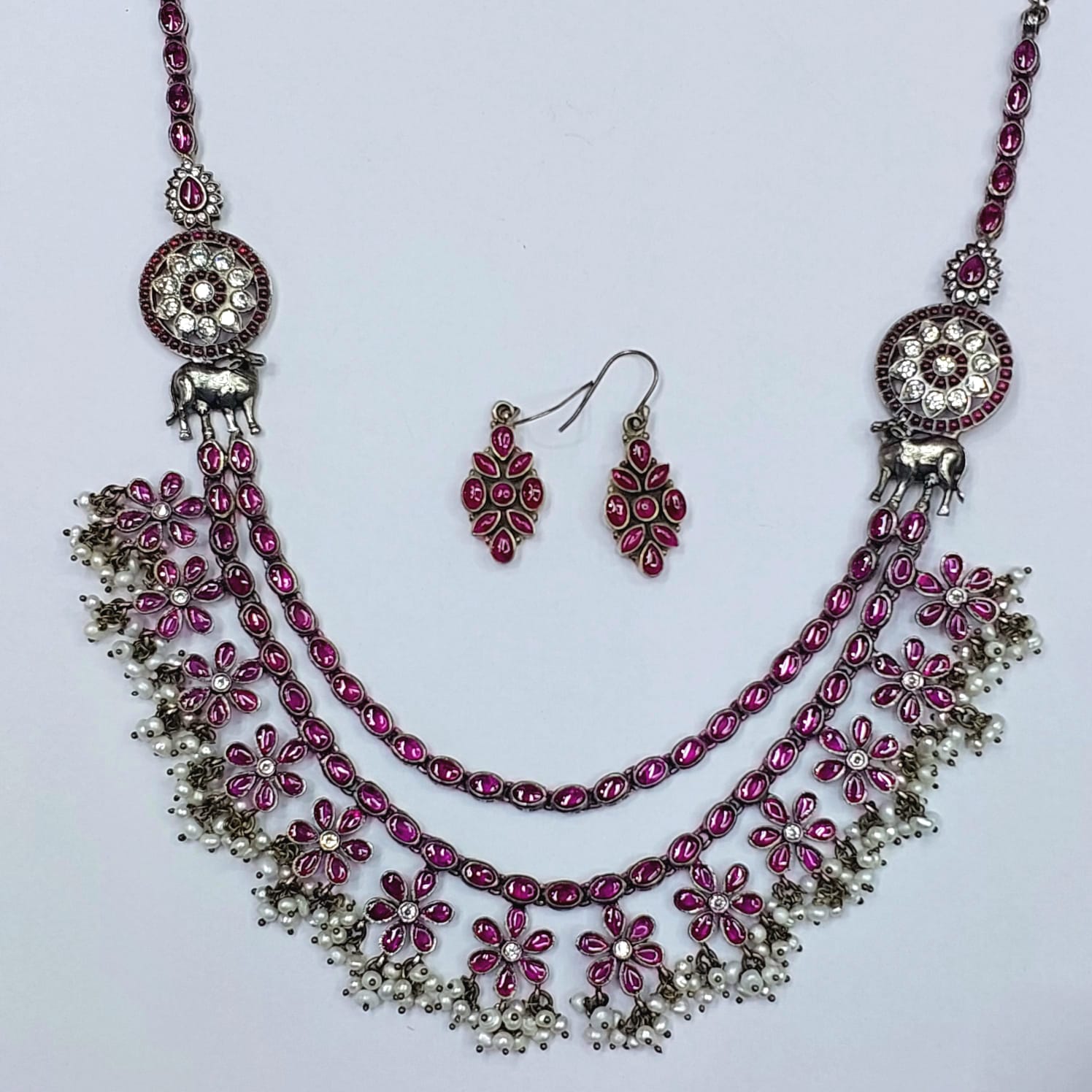 Sparkle with Confidence: The Perfect Necklace and Earrings Set for Every Occasion