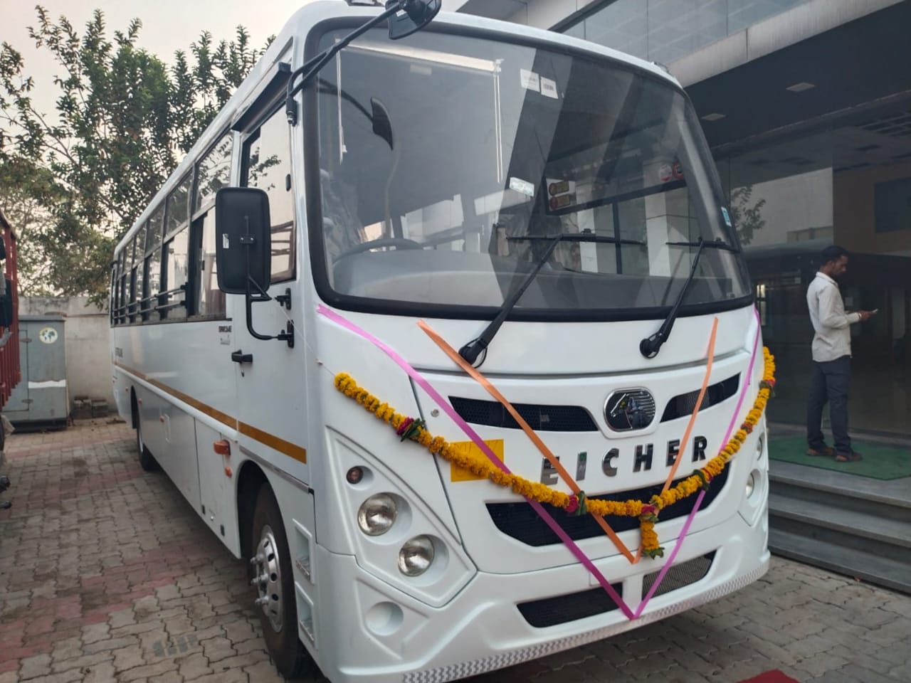 Travel in Comfort: 50-Seater Push Back Bus