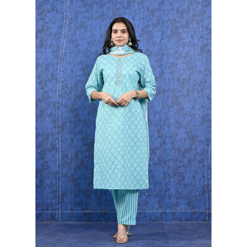 Transforming Traditions: How the Perfect Salwar Suit Became Kavita’s Confidence Booster