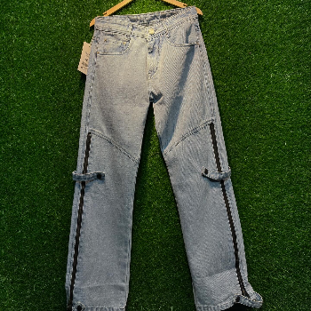  Men Relaxed Fit Mid Rise Light Fade Baggy Jeans with chain MD FARHAN KHAN Steel City Center Sector 4 Behind Of Chai Sutta Bar Plot No. HF04 Bokaro