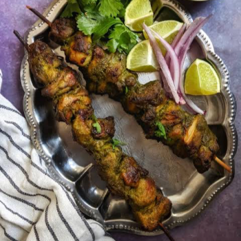 Haryali chicken (half)-https://s3.ap-south-1.amazonaws.com/prod-media-vyaparify-com/vcards/products/149317/product_1740230448_67b9cf309c525.png Image