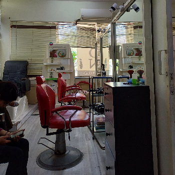 QUEEN MADONNA-https://s3.ap-south-1.amazonaws.com/prod-media-vyaparify-com/vcards/products/154730/product_1740987981_67c55e4d6e3ba.png Image