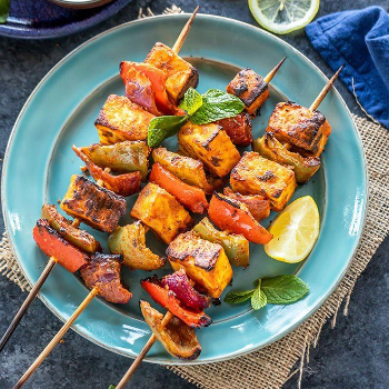 VEG STARTERS-https://s3.ap-south-1.amazonaws.com/prod-media-vyaparify-com/vcards/products/162015/product_1741633584_67cf38305aaab.png Image