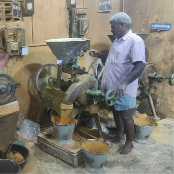  மசால் பொடி அரைப்பதற்கு மூன்று மிஷின்கள் VIJAYAKUMAR K A P P R KABIR DOSS  FLOOR MILL C O 121  USILAI ROAD THIRUMANGALAM