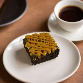 Caramel Brownie-https://s3.ap-south-1.amazonaws.com/prod-media-vyaparify-com/vcards/products/188211/product_1744465330_67fa6db20b193.png Image