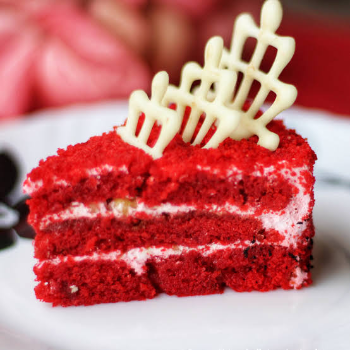 Red velvet Pastry-https://s3.ap-south-1.amazonaws.com/prod-media-vyaparify-com/vcards/products/189410/product_1744719028_67fe4cb42feff.png Image