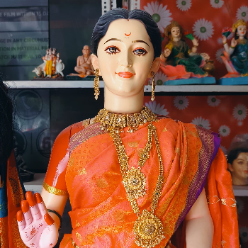 गौरी मूर्ती-https://s3.ap-south-1.amazonaws.com/prod-media-vyaparify-com/vcards/products/189518/product_1744780521_67ff3ce91aac3.png Image