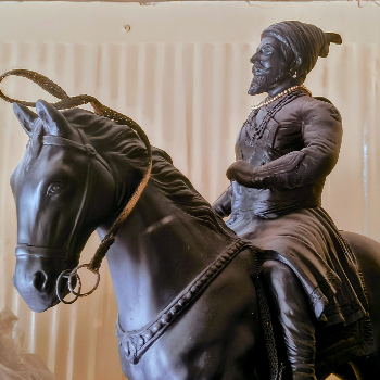 छत्रपती शिवाजी महाराज-https://s3.ap-south-1.amazonaws.com/prod-media-vyaparify-com/vcards/products/189567/product_1744782630_67ff45260f5cd.png Image