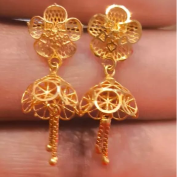 GOLD EARRINGS-https://s3.ap-south-1.amazonaws.com/prod-media-vyaparify-com/vcards/products/195908/product_1745468378_6809bbda77551.png Image