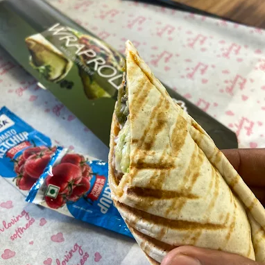 WRAP ROLL-https://s3.ap-south-1.amazonaws.com/prod-media-vyaparify-com/vcards/products/220432/product_1746813994_681e442a5ecbf.png Image