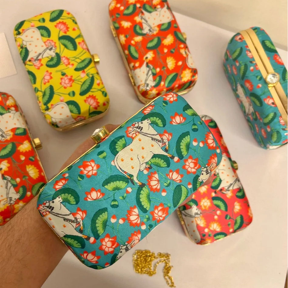 Printed Pichwai floral Ladies Clutch Bags-https://s3.ap-south-1.amazonaws.com/prod-media-vyaparify-com/vcards/products/222854/product_1746872689_681f29712e4c6.png Image