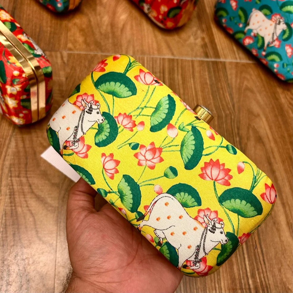 Printed Pichwai floral Ladies Clutch Bags-https://s3.ap-south-1.amazonaws.com/prod-media-vyaparify-com/vcards/products/222855/product_1746872689_681f29715740b.png Image