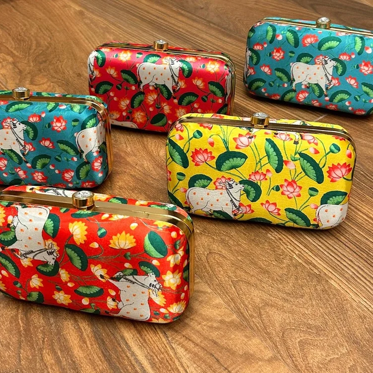 Printed Pichwai floral Ladies Clutch Bags-https://s3.ap-south-1.amazonaws.com/prod-media-vyaparify-com/vcards/products/222856/product_1746872689_681f29717450a.png Image