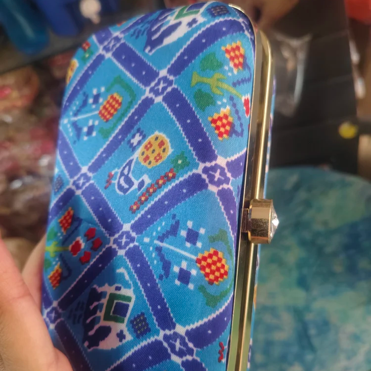 Embroidery Clutch Bags-https://s3.ap-south-1.amazonaws.com/prod-media-vyaparify-com/vcards/products/222872/product_1746874392_681f30180f4e7.png Image