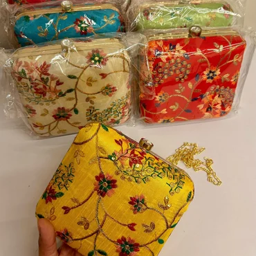  Floral Printed Clutch Bags HAMNAYA HANDICRAFT HAMNAYA HANDICRAFT DAYANAND MARG JAIPUR
