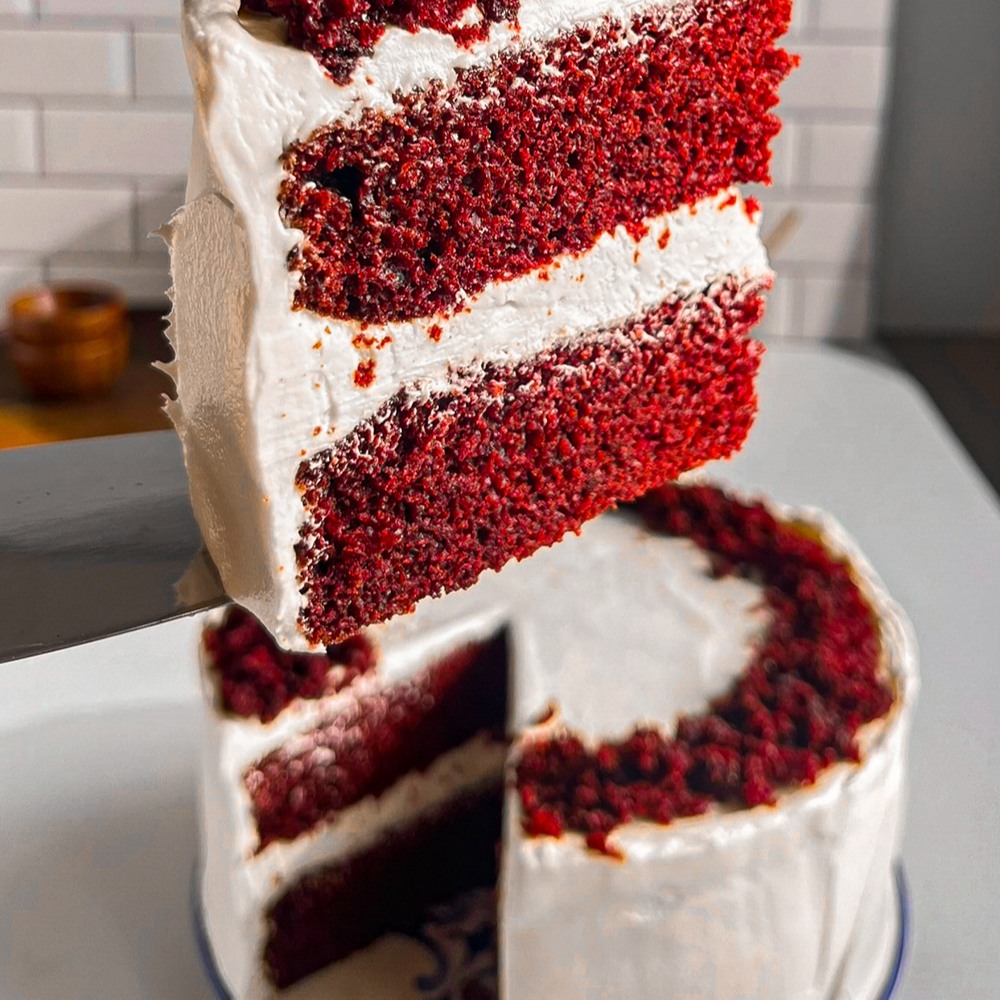Red velvet cake with cheese cream-https://s3.ap-south-1.amazonaws.com/prod-media-vyaparify-com/vcards/products/225145/product_1747060121_682205999deaf.png Image