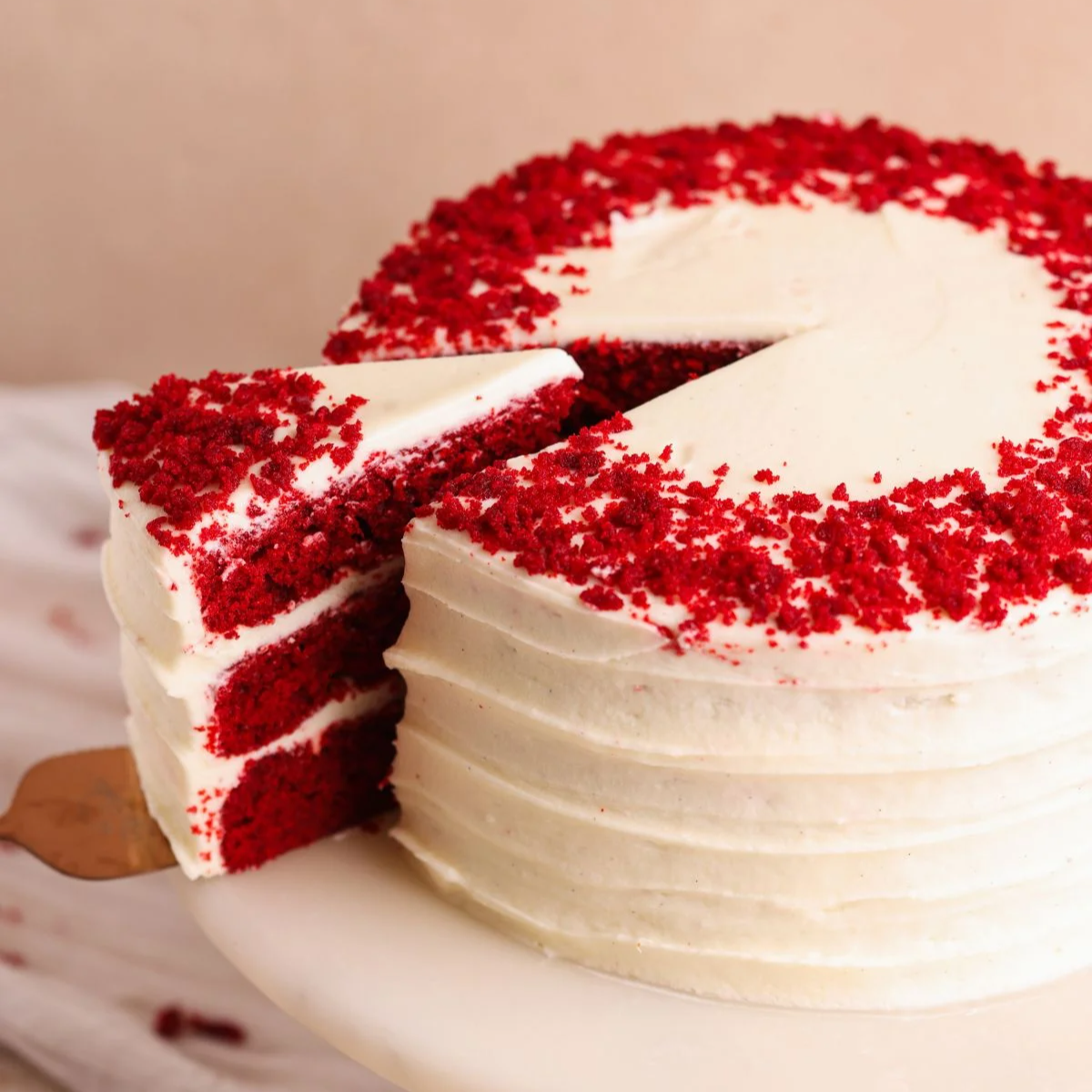 Red velvet cake with cheese cream-https://s3.ap-south-1.amazonaws.com/prod-media-vyaparify-com/vcards/products/225149/product_1747060122_6822059a05ce8.png Image