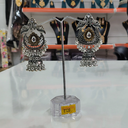 Earrings-https://s3.ap-south-1.amazonaws.com/prod-media-vyaparify-com/vcards/products/310244/product_1752927341_687b8c6db1e55.png Image