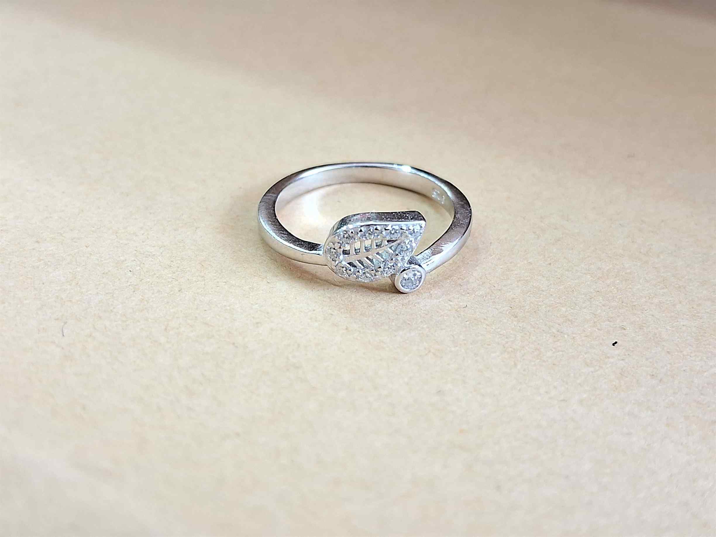 Silver Leaf Design Ring-https://s3.ap-south-1.amazonaws.com/prod-media-vyaparify-com/vcards/products/36563/Silver-Leaf-Design-Ring.jpg Image