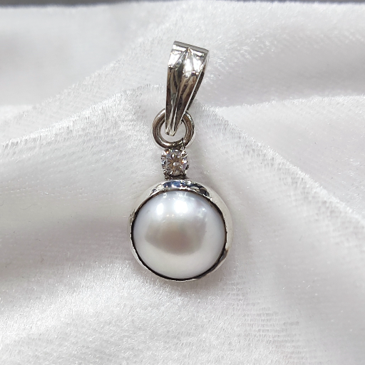 Pearl Silver Pendant-https://s3.ap-south-1.amazonaws.com/prod-media-vyaparify-com/vcards/products/379918/product_1760169306_68ea0d5a979f0.png Image