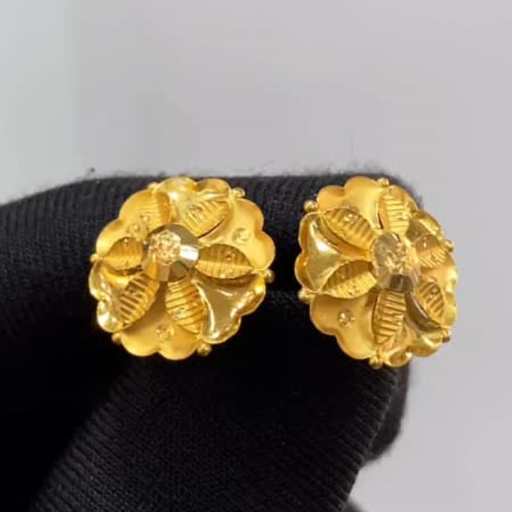  Gold earrings GAGAN JEWELLERS MANDIR WALA BAZAROPPOSITE JARNAILSINGH AND SONS JEWELLERS SULTANWIND ROAD