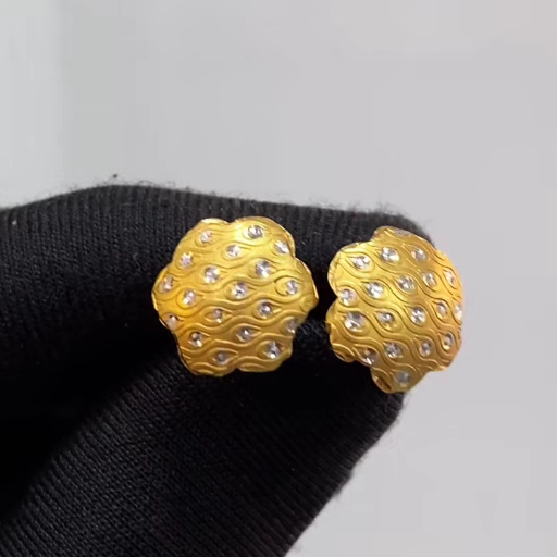  Gold earrings GAGAN JEWELLERS MANDIR WALA BAZAROPPOSITE JARNAILSINGH AND SONS JEWELLERS SULTANWIND ROAD