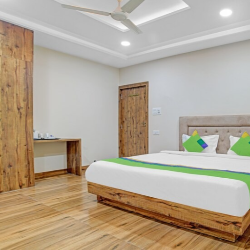  Premium room HOTEL NIRVANA ELITE 1004 SUDAMA NAGARSECTOR A FOOTIKOTHI CHOURAHA NEAR DOMNOS SERVICES ROAD