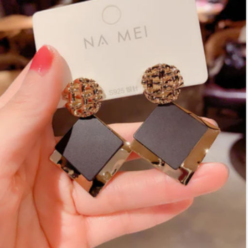 Metal square Brown Earring-https://s3.ap-south-1.amazonaws.com/prod-media-vyaparify-com/vcards/products/436036/product_1764695160_692f1c789899f.png Image