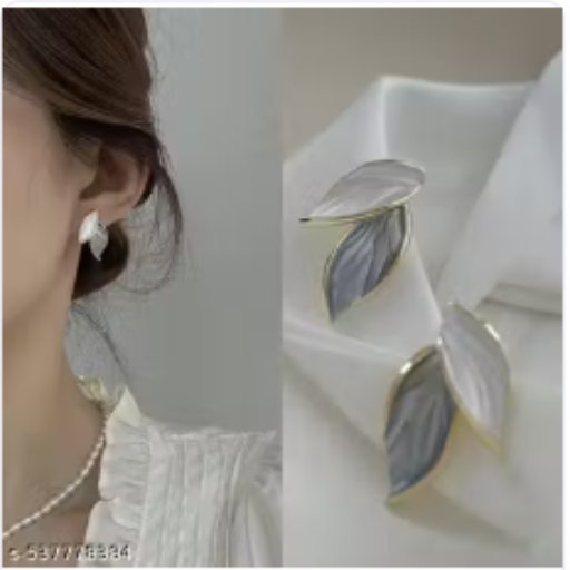 Off White Earring-https://s3.ap-south-1.amazonaws.com/prod-media-vyaparify-com/vcards/products/436040/product_1764695347_692f1d3300947.png Image