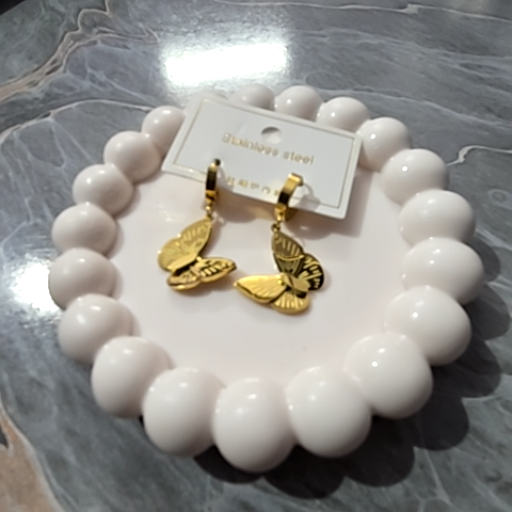 Anti Tarnish Earrings-https://s3.ap-south-1.amazonaws.com/prod-media-vyaparify-com/vcards/products/441215/product_1764931597_6932b80d78c58.png Image