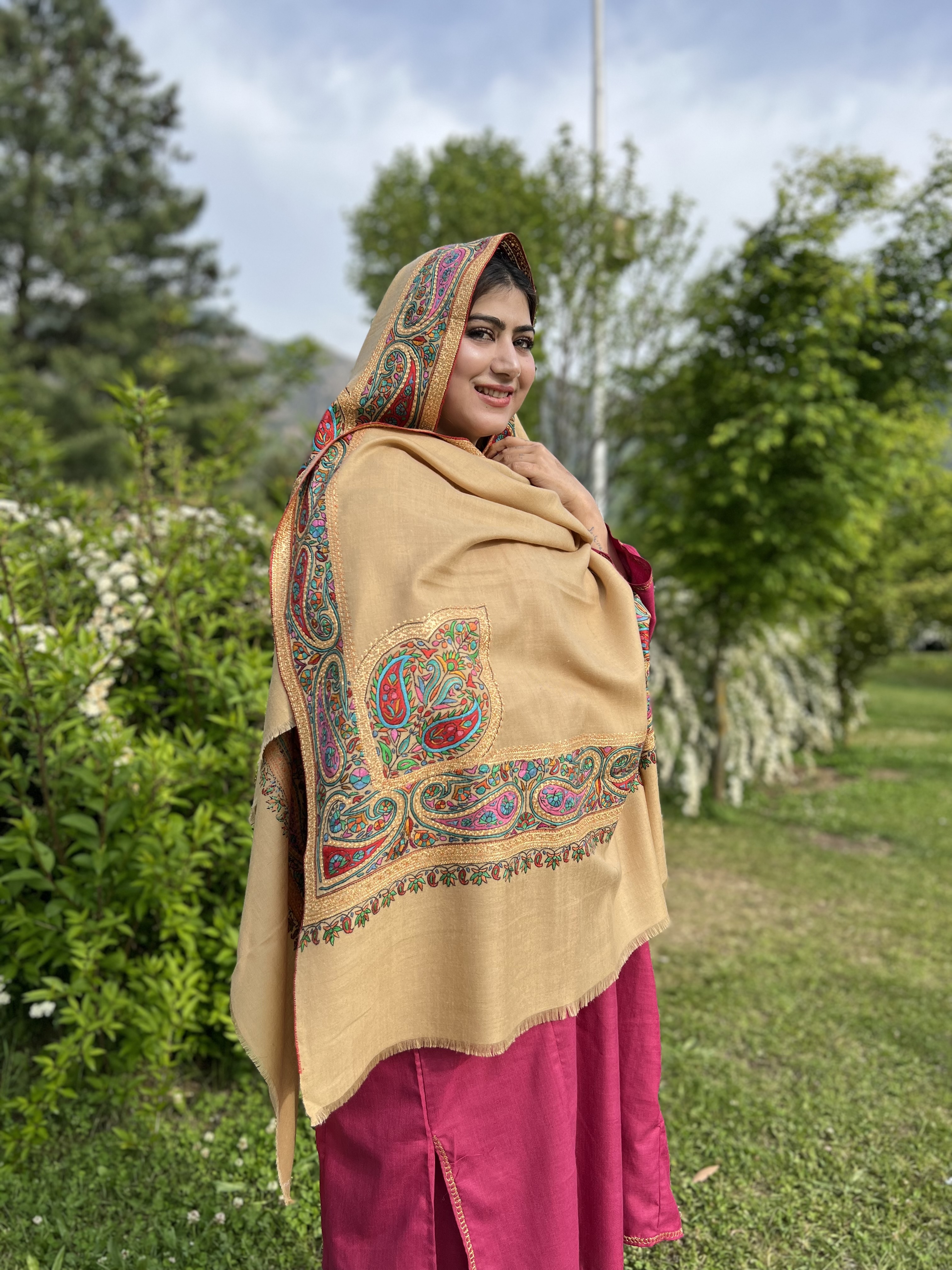 Pashmina Zaridor shawl-https://s3.ap-south-1.amazonaws.com/prod-media-vyaparify-com/vcards/products/61555/IMG_3022.jpeg Image