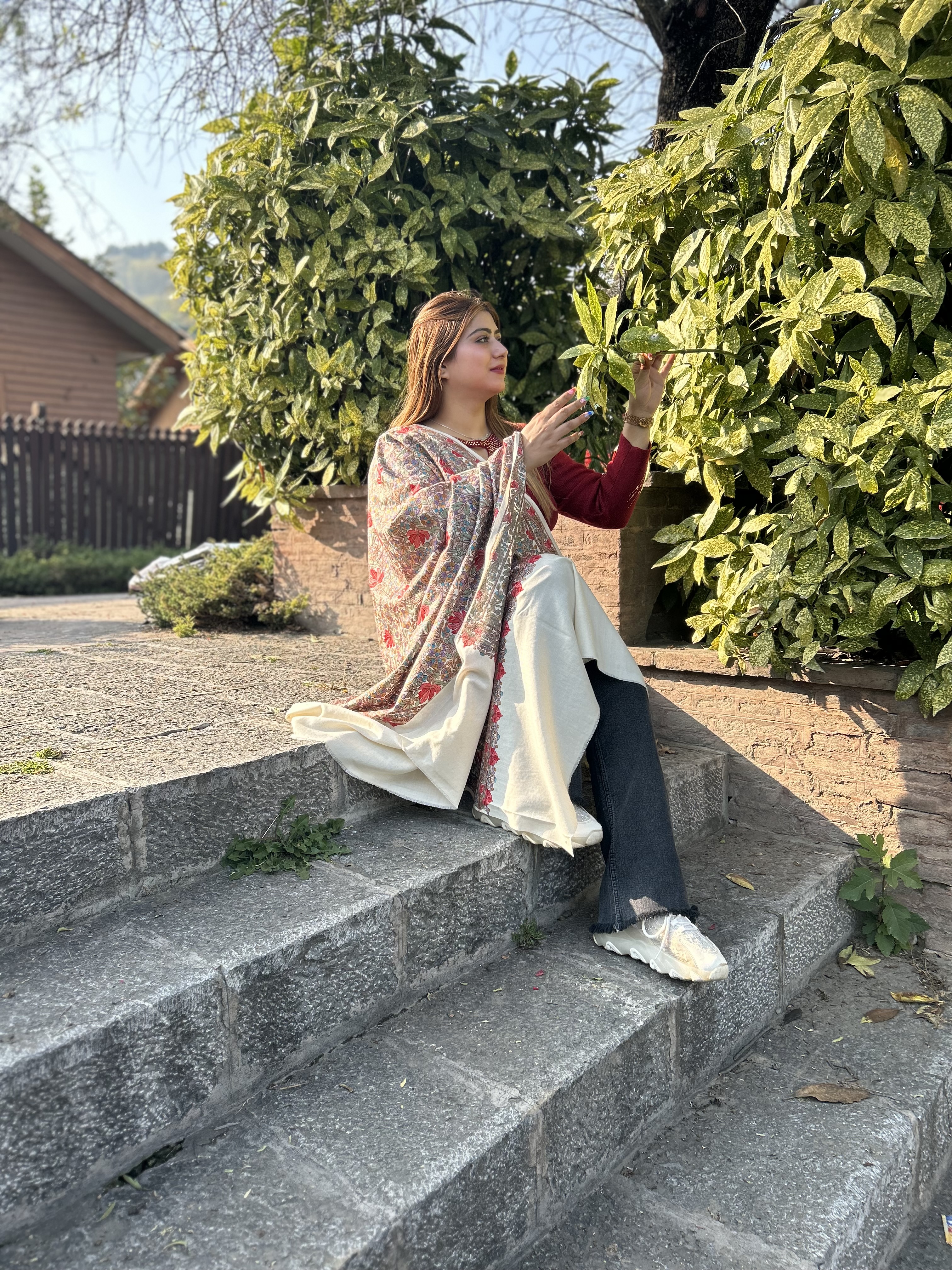 Papier-mâché jamawar-https://s3.ap-south-1.amazonaws.com/prod-media-vyaparify-com/vcards/products/61586/IMG_9350.jpeg Image