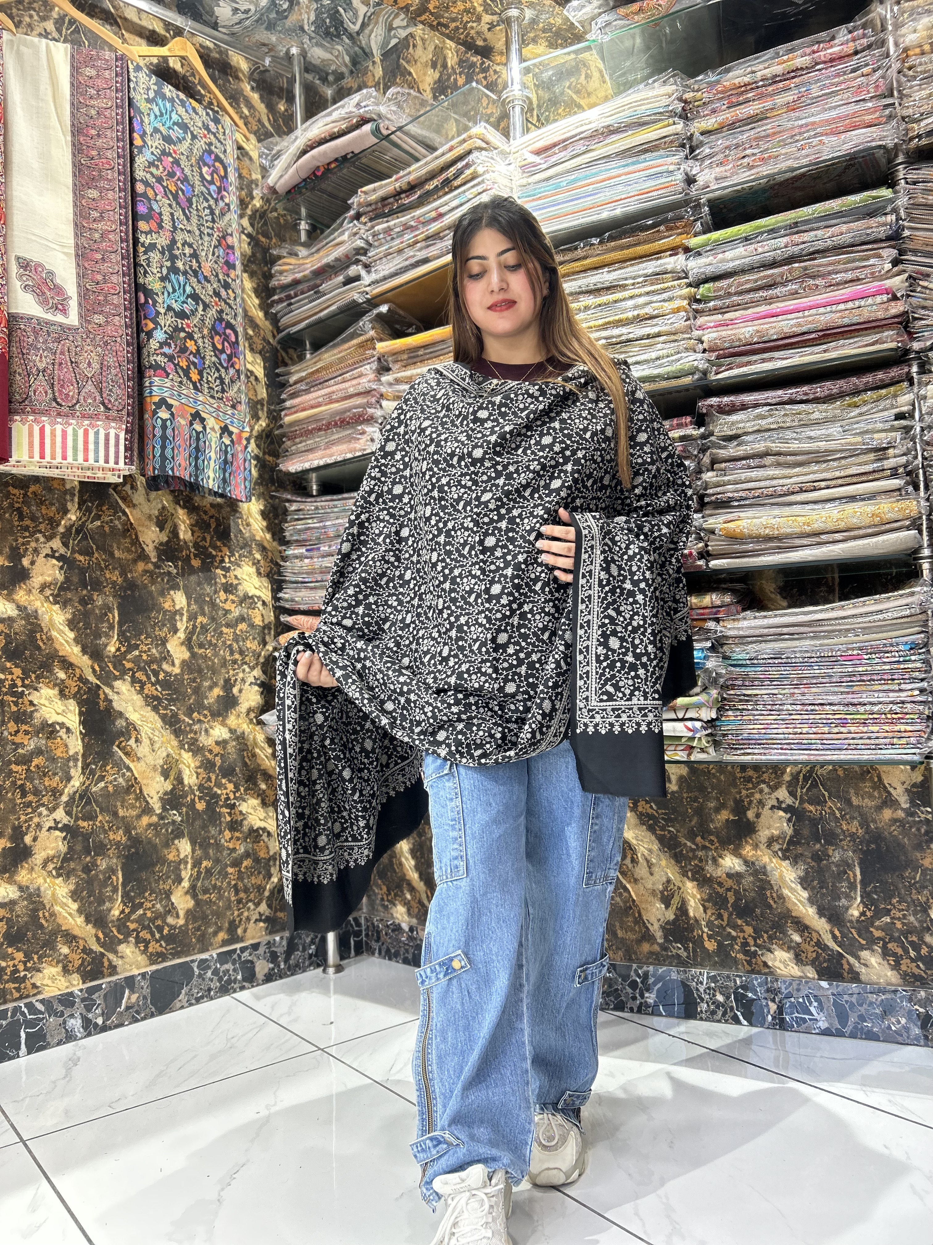 Mp Jaali shawl-https://s3.ap-south-1.amazonaws.com/prod-media-vyaparify-com/vcards/products/61844/IMG_8073.jpeg Image