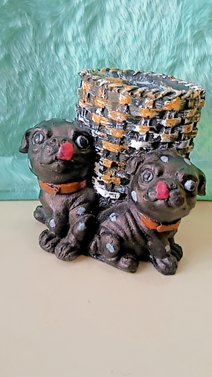 Pen stand-https://s3.ap-south-1.amazonaws.com/prod-media-vyaparify-com/vcards/products/62094/Snapchat-658794372.jpg Image